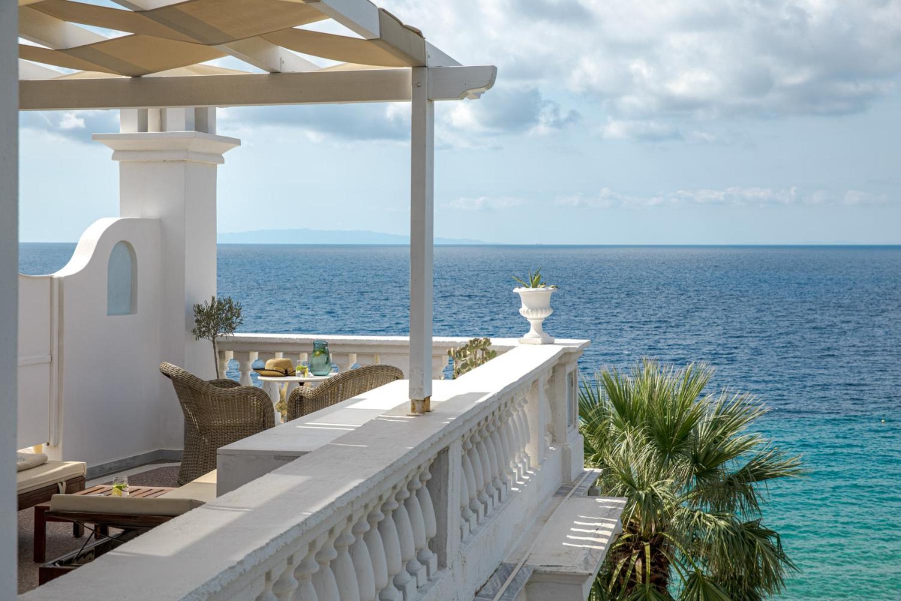 Aneroussa Beach Hotel Баци Екстериор снимка